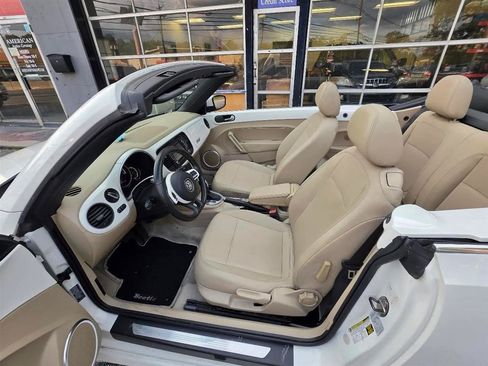 Used 2014 Volkswagen Beetle 2.5 FWD image 12