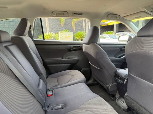 Used 2023 Toyota Highlander LE image 18