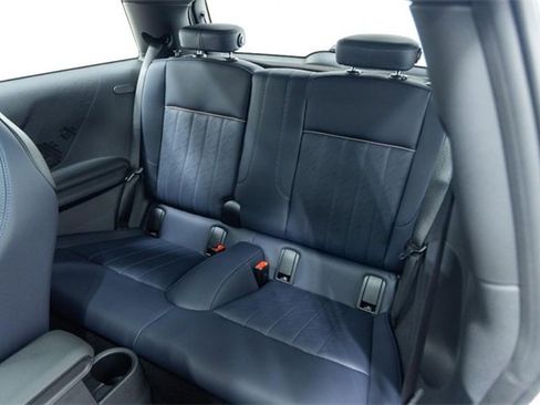 Certified 2025 MINI Cooper 2-Door Hardtop image 23