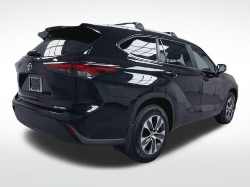 Certified 2024 Toyota Highlander XLE AWD/4WD image 9