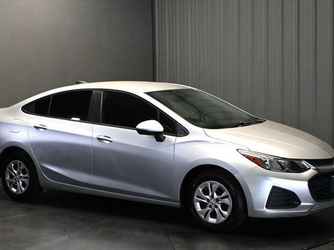 Used 2019 Chevrolet Cruze LS FWD image 3