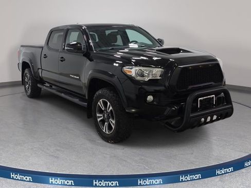 Used 2016 Toyota Tacoma TRD Sport w/ Towing Package AWD/4WD image 4