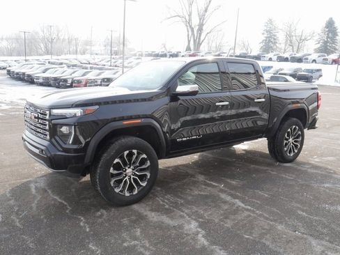 Used 2023 GMC Canyon Denali w/ Denali Black Edition image 9