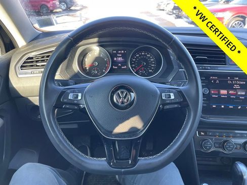 Used 2021 Volkswagen Tiguan SE w/ Panoramic Sunroof Package image 28