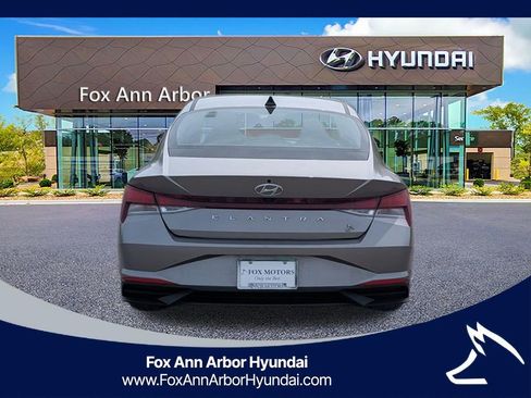 Used 2021 Hyundai Elantra SEL w/ Convenience Package FWD image 4