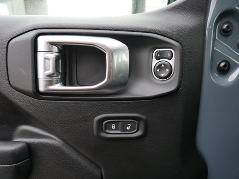 Used 2025 Jeep Wrangler Sport S image 13