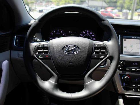 Used 2016 Hyundai Sonata Limited w/ Option Group 04 FWD image 18