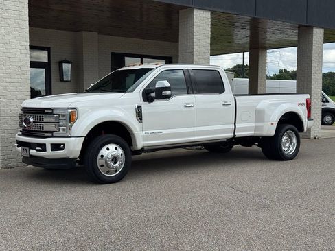 Used 2017 Ford F450 Platinum w/ Platinum Ultimate Package AWD/4WD image 4