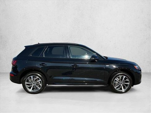 Used 2024 Audi Q5 2.0T Premium w/ Summer of Audi Package image 4