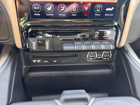 Used 2019 RAM 1500 Laramie AWD/4WD image 41
