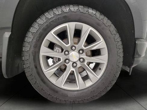 Used 2019 Chevrolet Silverado 1500 High Country w/ Z71 Off-Road Package AWD/4WD image 3