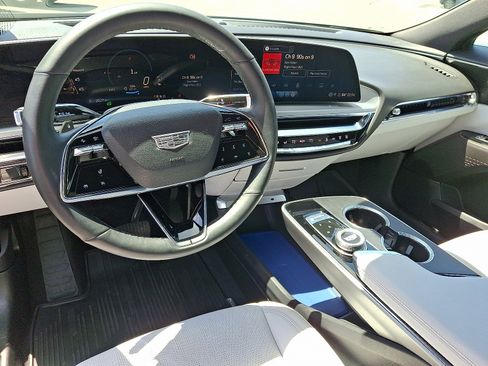 Used 2024 Cadillac Lyriq Luxury AWD/4WD image 15