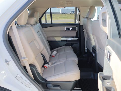 Certified 2022 Ford Explorer XLT w/ Equipment Group 202A image 36