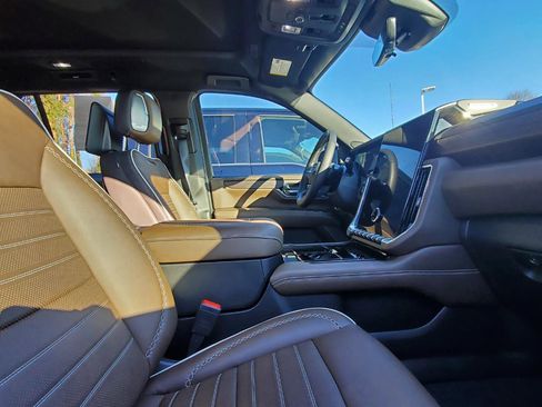 Used 2025 GMC Yukon Denali Ultimate image 4