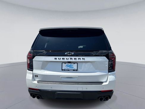 Used 2025 Chevrolet Suburban Z71 AWD/4WD image 5