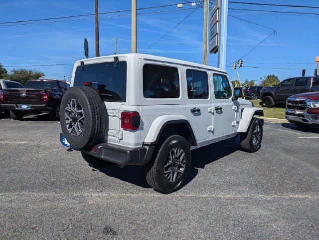 Used 2025 Jeep Wrangler Unlimited Sahara AWD/4WD image 4