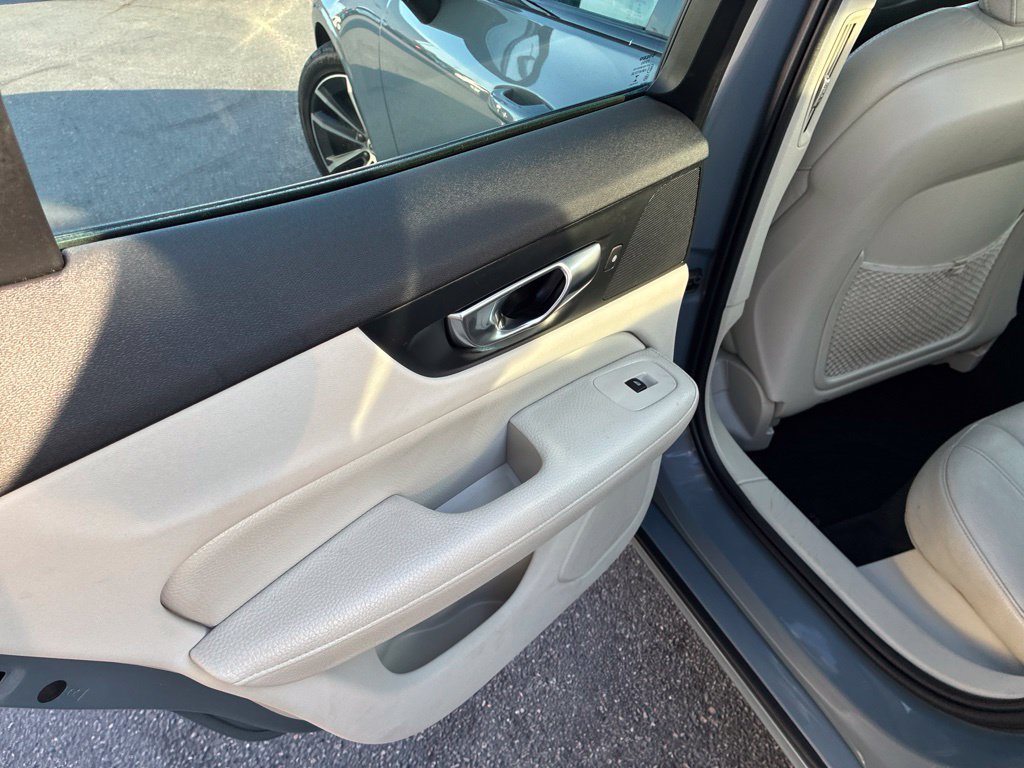Used 2022 Volvo S60 B5 Momentum w/ Premium Package FWD image 8
