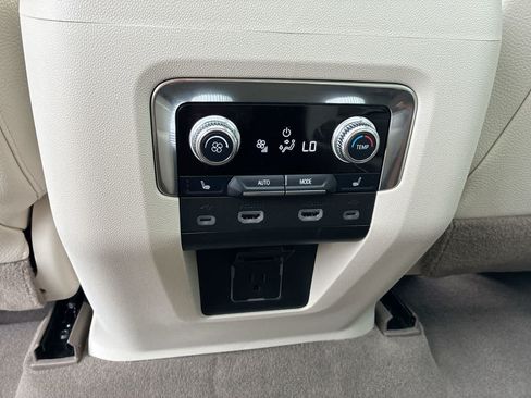 Used 2021 GMC Yukon Denali w/ Denali Premium Package AWD/4WD image 22