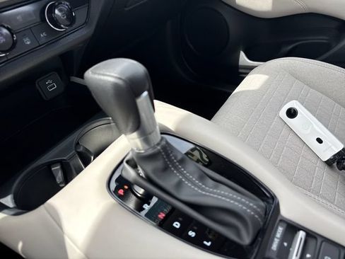 Certified 2025 Honda HR-V LX image 21