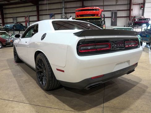 Used 2016 Dodge Challenger SRT Hellcat RWD image 6