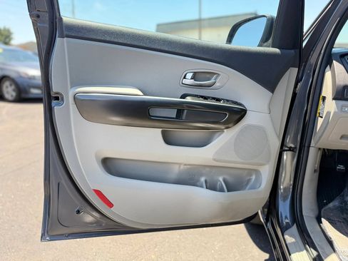 Used 2017 Kia Sedona LX w/ LX Essentials Premium Package FWD image 35