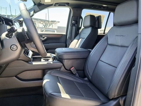 New 2026 GMC Yukon Denali w/ Denali Reserve Package AWD/4WD image 10