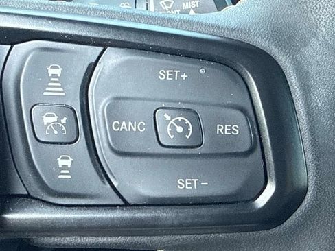 Used 2024 Jeep Gladiator Mojave AWD/4WD image 17