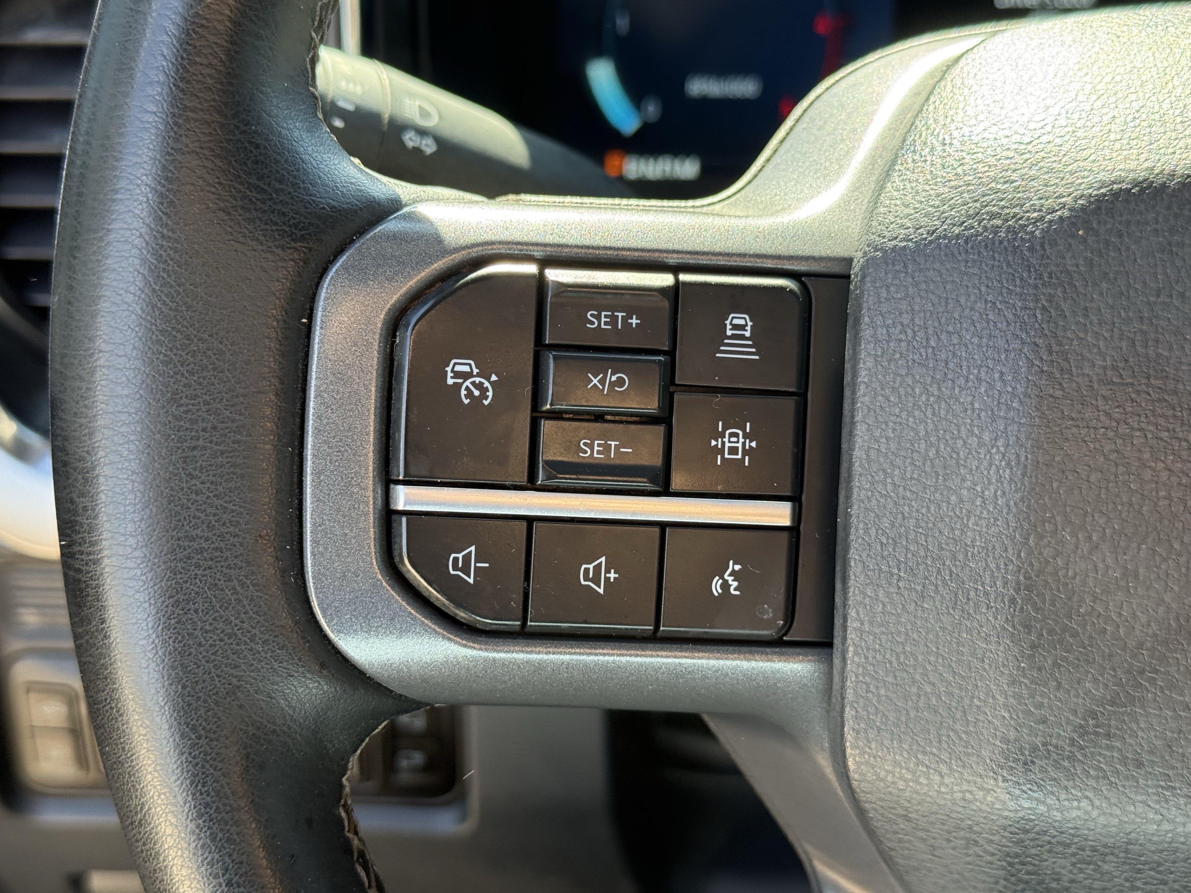 Used 2025 Ford F350 Lariat w/ Lariat Ultimate Package AWD/4WD image 17