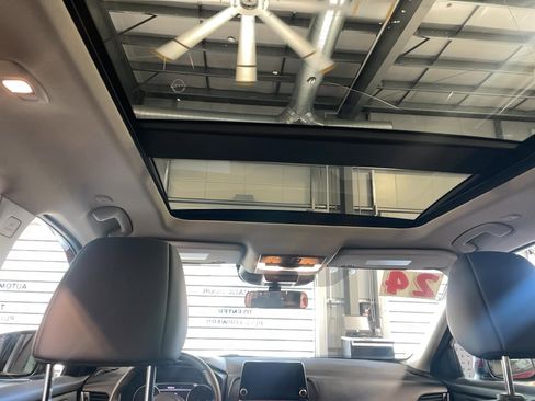 Used 2024 Nissan Rogue SV w/ SV Premium Package image 5