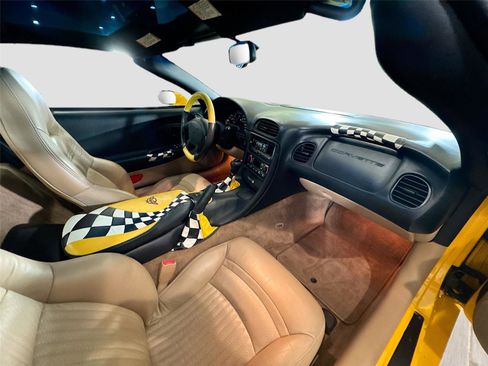 Used 2004 Chevrolet Corvette Coupe w/ Preferred Equipment Group image 13