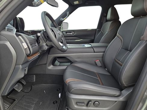 New 2026 Nissan Armada SL w/ Captain's Chari Seat Package RWD image 9