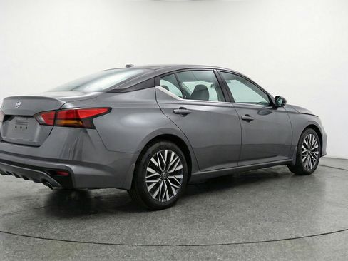 Used 2025 Nissan Altima 2.5 SV image 9
