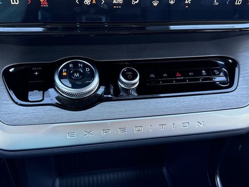 New 2025 Ford Expedition Platinum w/ Driver's Package image 8