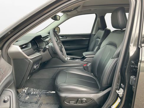 Used 2023 Jeep Grand Cherokee Limited w/ Trailer Tow Prep Group (B) image 9