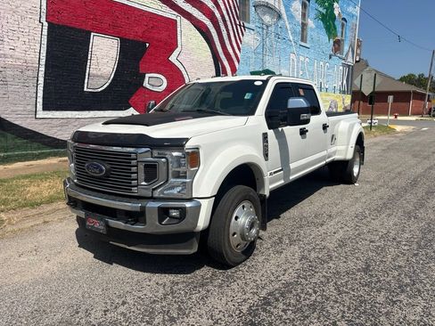 Used 2022 Ford F450 Lariat w/ Lariat Value Package AWD/4WD image 2