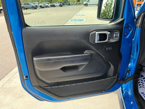 Used 2024 Jeep Gladiator Sport AWD/4WD image 6