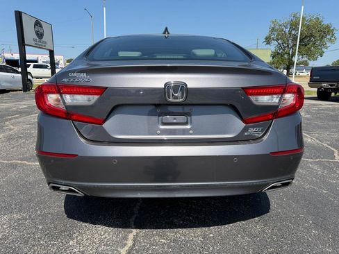 Used 2018 Honda Accord Touring image 6