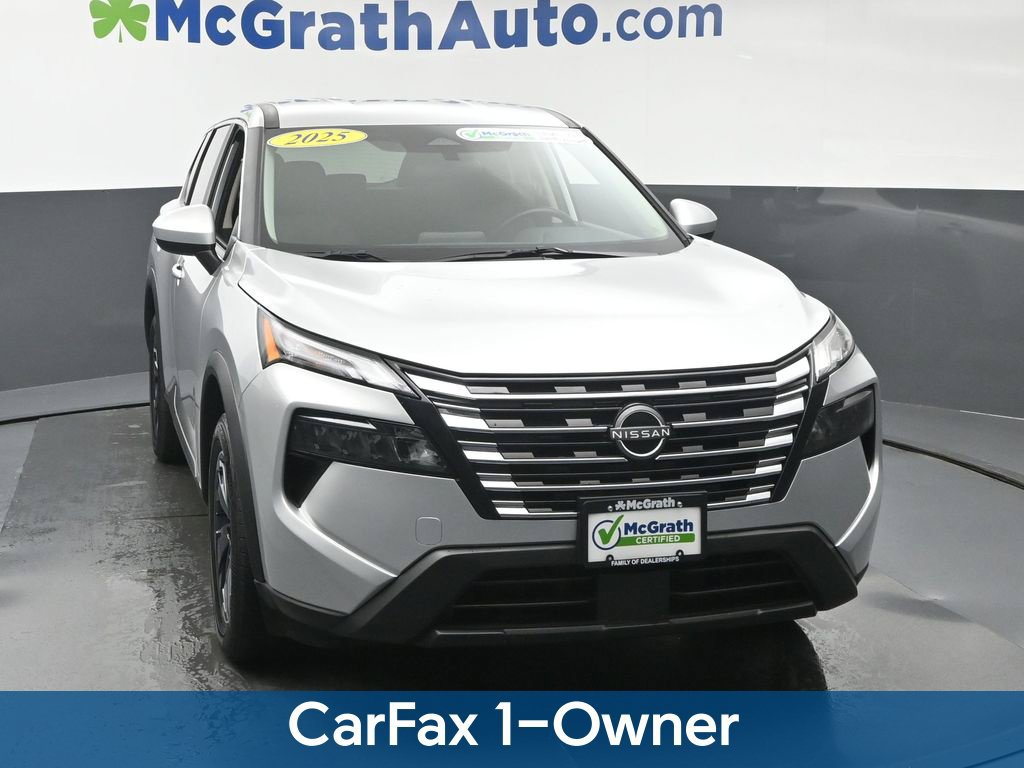 Used 2025 Nissan Rogue SV AWD/4WD image 3