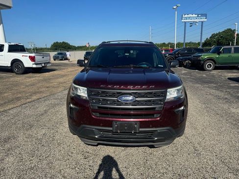 Used 2018 Ford Explorer XLT w/ Equipment Group 202A AWD/4WD image 2