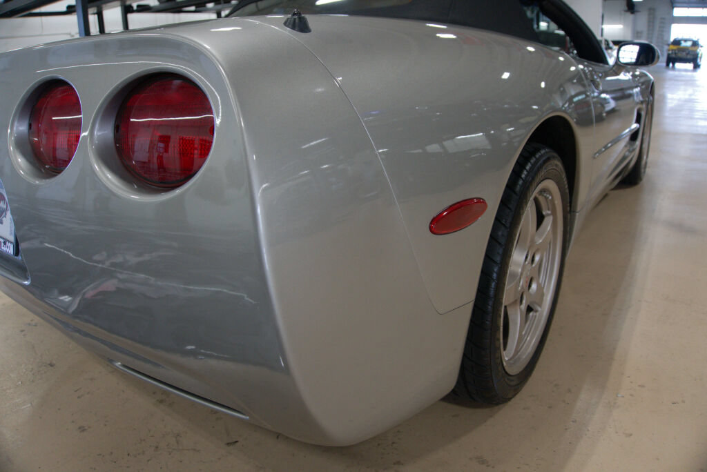 Used 2001 Chevrolet Corvette Convertible w/ Preferred Equipment Group2 RWD image 22