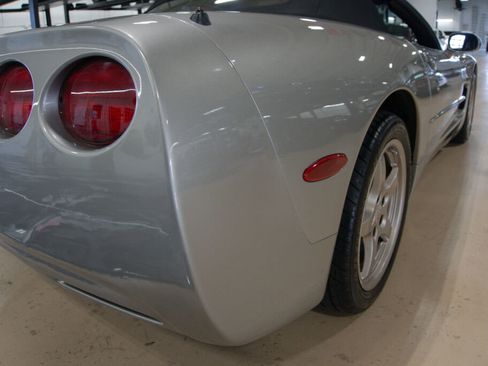 Used 2001 Chevrolet Corvette Convertible w/ Preferred Equipment Group2 image 22