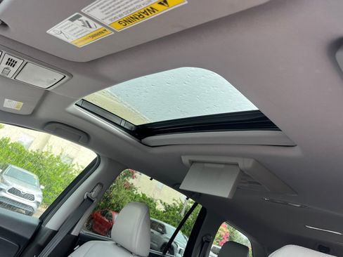 Used 2017 Honda Pilot Touring image 37