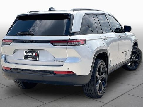 Used 2025 Jeep Grand Cherokee Limited w/ Black Appearance Package RWD image 13