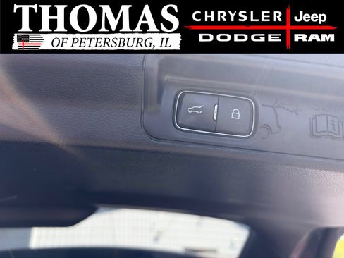 Used 2022 Ford Explorer XLT w/ Equipment Group 202A AWD/4WD image 11
