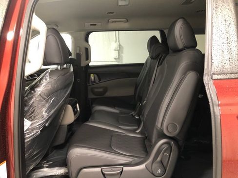 New 2026 Kia Carnival FWD image 15
