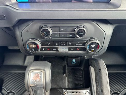 Used 2025 Ford Bronco Badlands image 12