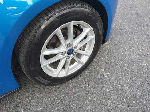 Used 2016 Ford Focus SE w/ SE Power Seat Package FWD image 26