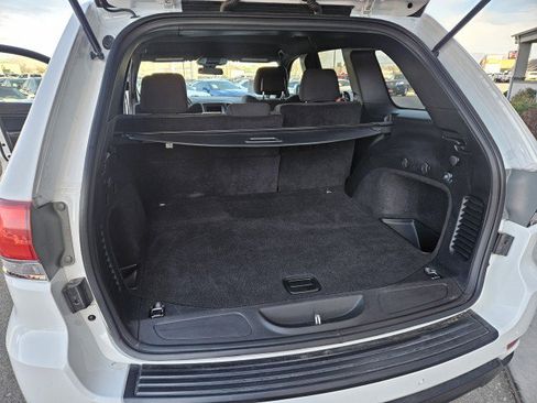 Used 2019 Jeep Grand Cherokee Laredo image 23