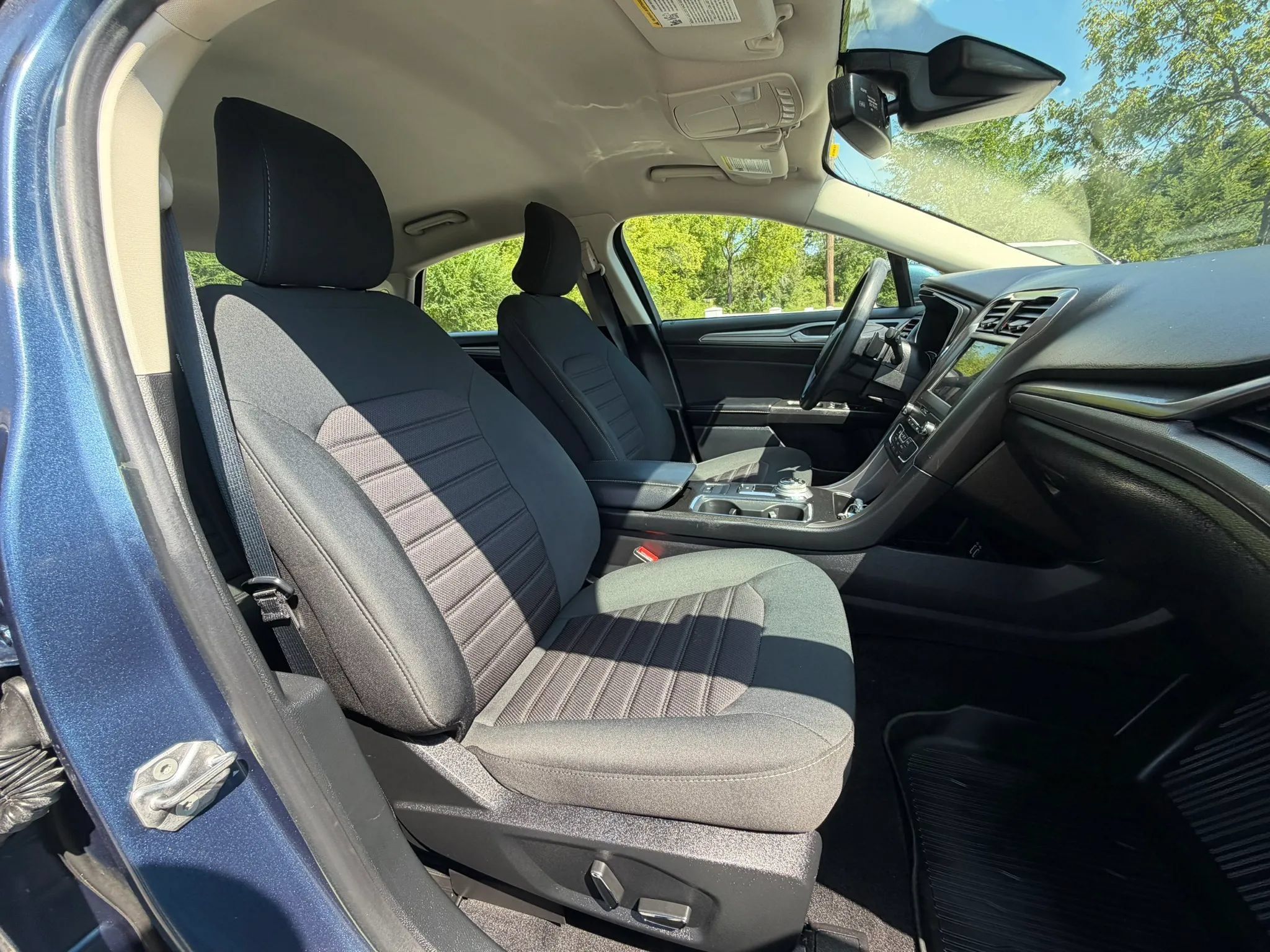 Used 2019 Ford Fusion SE FWD image 15