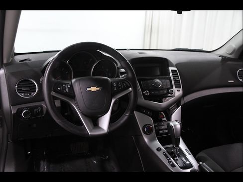 Used 2011 Chevrolet Cruze LT FWD image 6